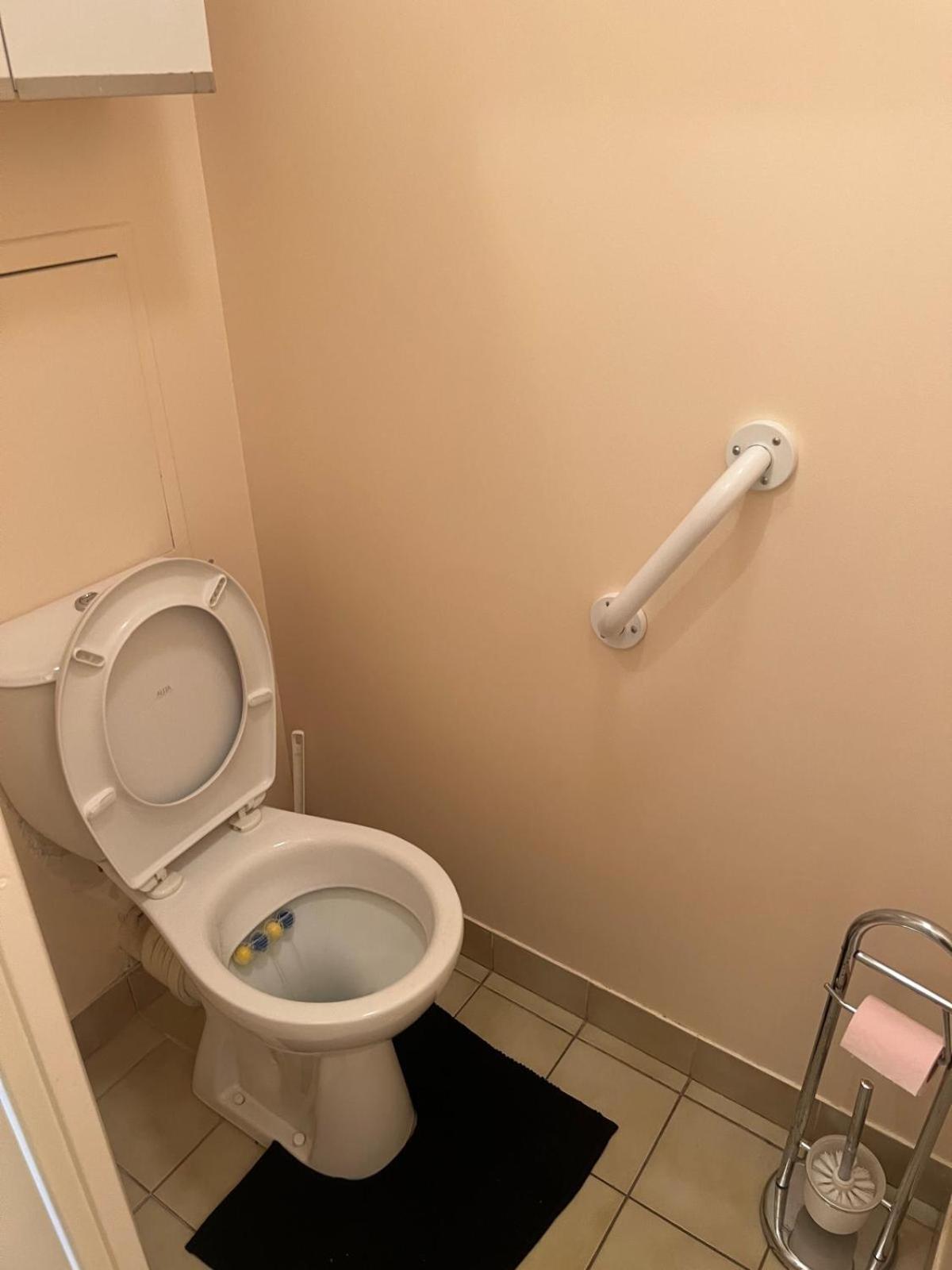 Champion Suites ซาร์คเซลส์ ภายนอก รูปภาพ